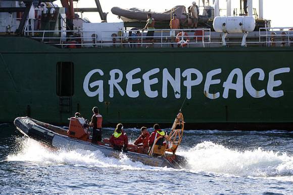 Mit Schlauchbooten blockierten Greenpeace-Aktivisten schon Walfänger und Öltanker (Foto: Alex Carvalho)